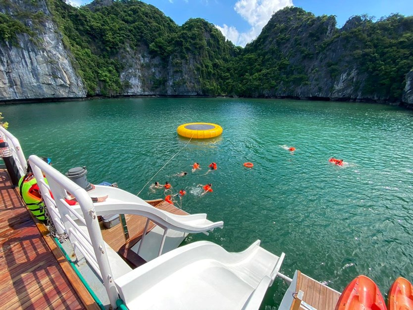 Du thuyền Catamaran Hạ Long – Lan Hạ trong ngày