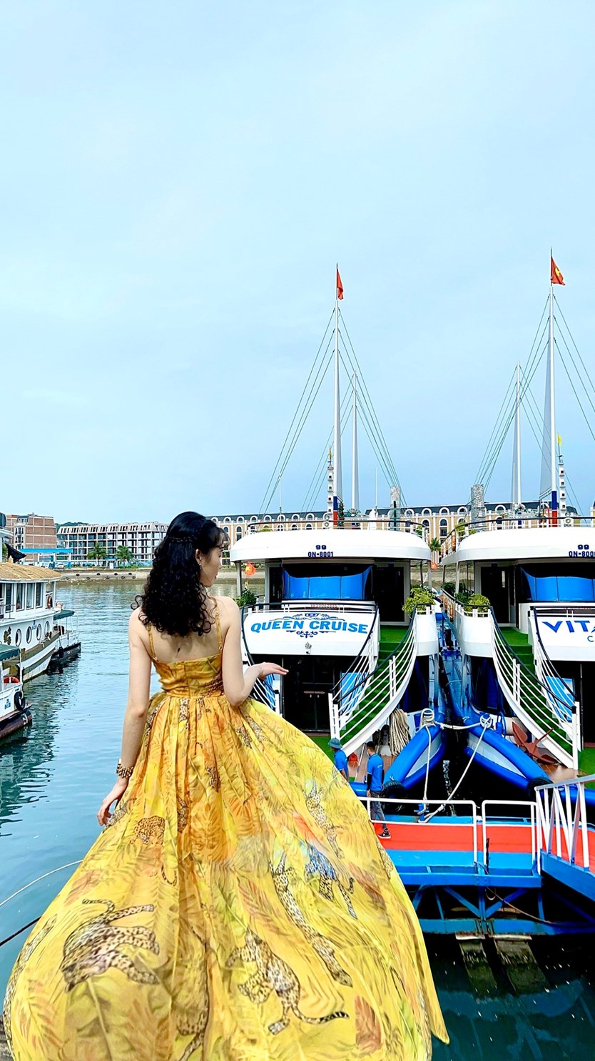 Du thuyền Queen cruise tham quan Hạ Long 1 ngày