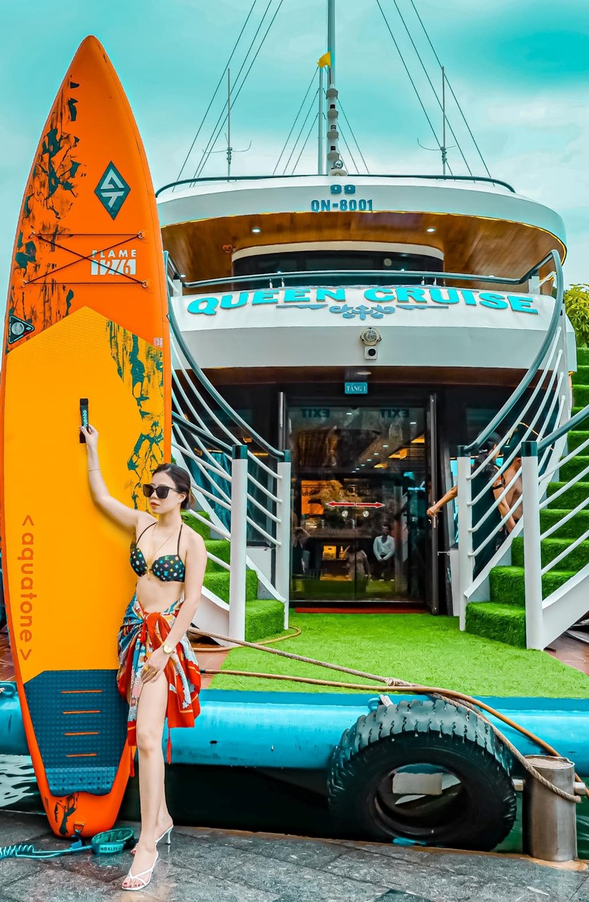 Du thuyền Queen cruise tham quan Hạ Long 1 ngày