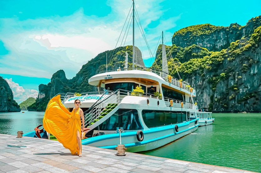 Du thuyền Queen cruise tham quan Hạ Long 1 ngày
