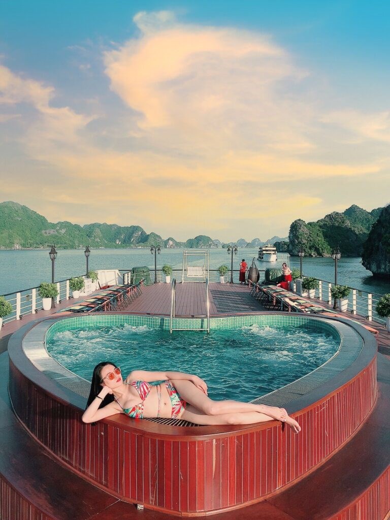 Du thuyền Aspira cruise 5 sao vịnh Lan Hạ