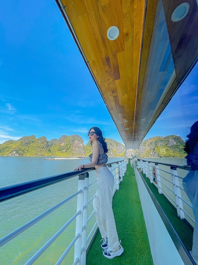 Du thuyền Queen cruise tham quan Hạ Long 1 ngày