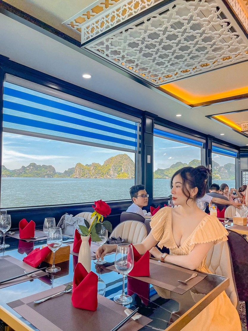 Du thuyền Queen cruise tham quan Hạ Long 1 ngày