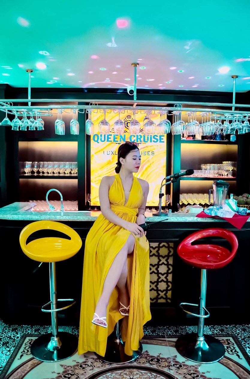 Du thuyền Queen cruise tham quan Hạ Long 1 ngày