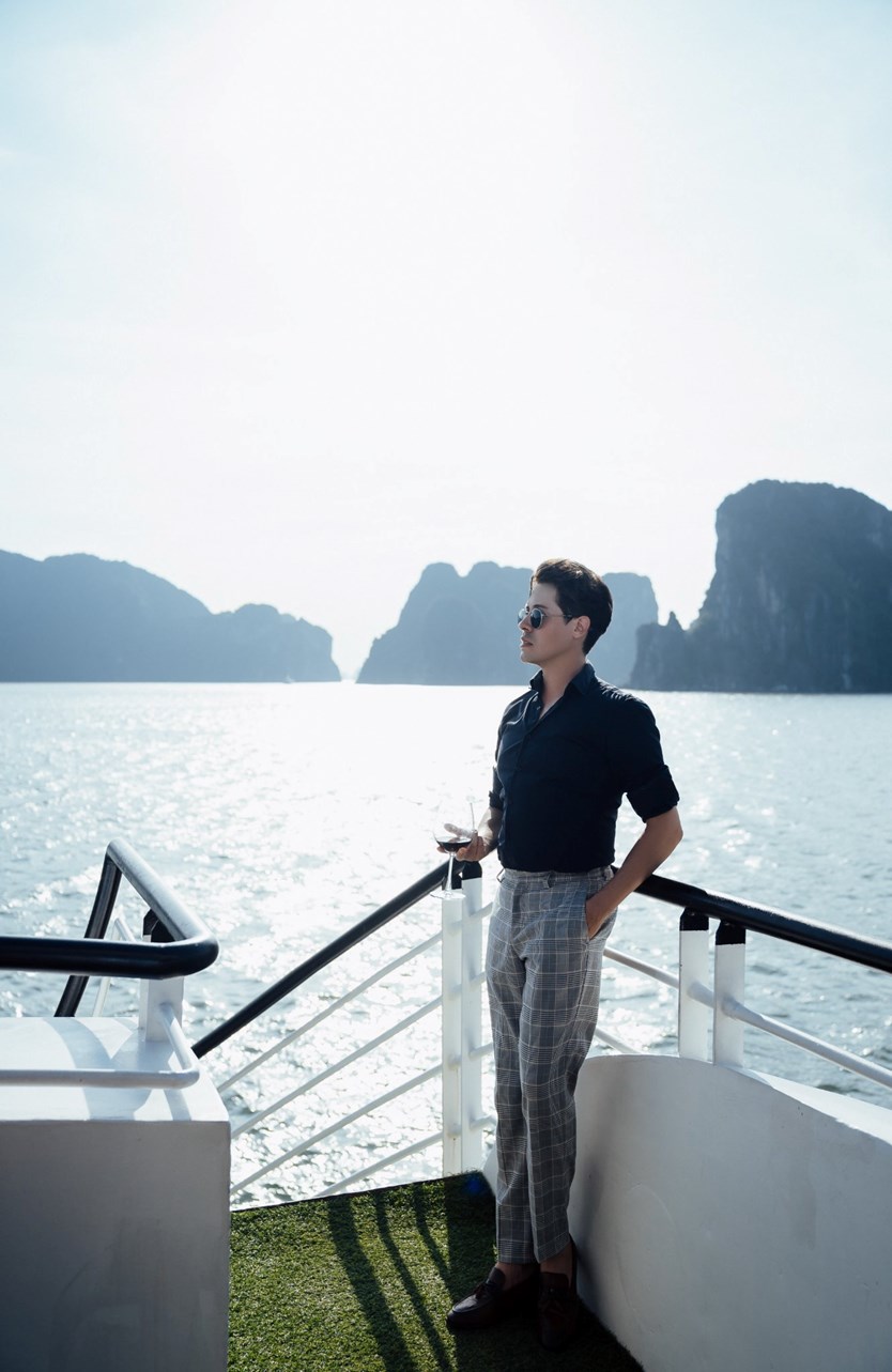 Du thuyền Queen cruise tham quan Hạ Long 1 ngày