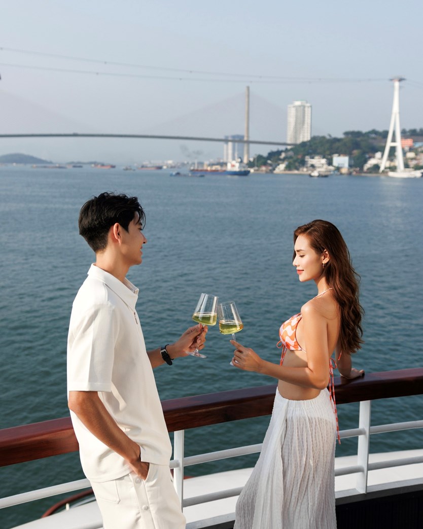 Du thuyền Ambassador Day cruise 6* vịnh Hạ Long