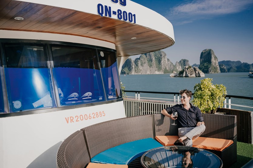 Du thuyền Queen cruise tham quan Hạ Long 1 ngày