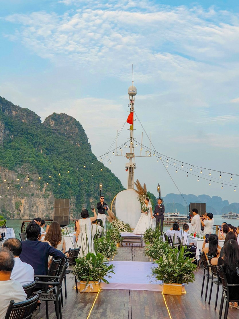 Du thuyền Indochine Cruise 5 sao vịnh Lan Hạ