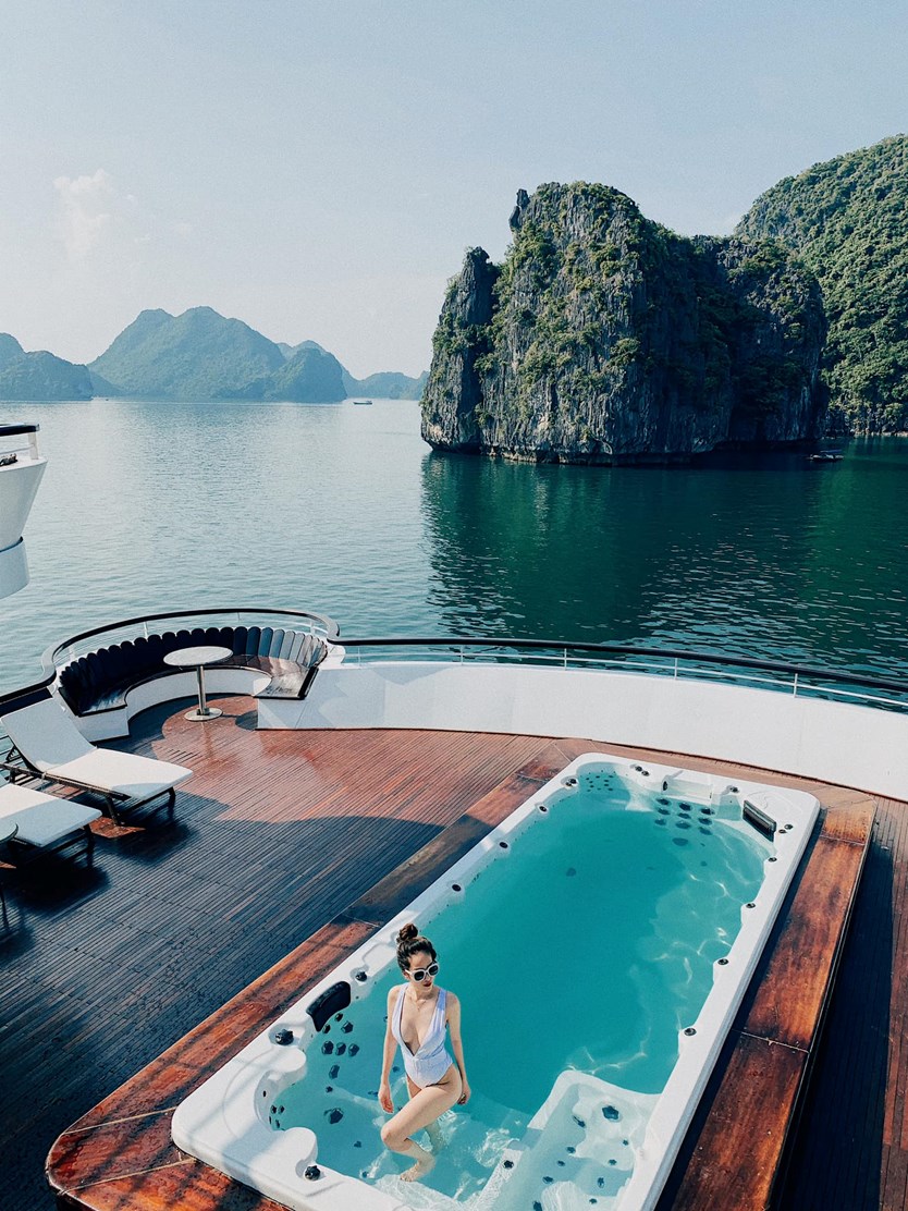 Du thuyền Ambassador cruise 5* 2N1Đ vịnh Hạ Long