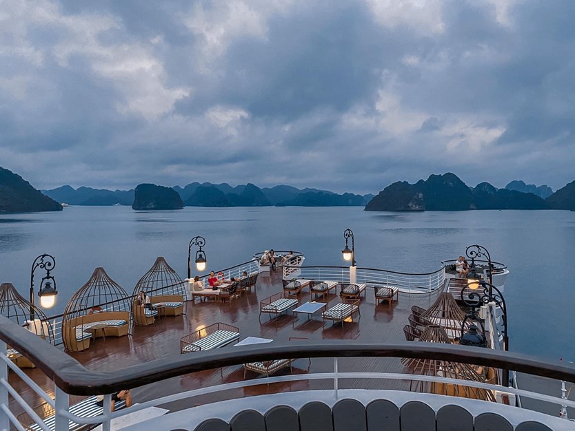 Du thuyền Ambassador cruise 5* 2N1Đ vịnh Hạ Long