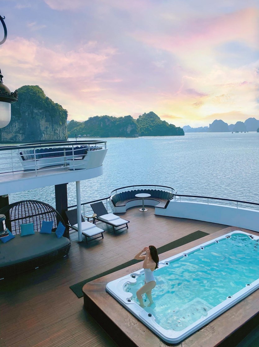 Du thuyền Ambassador cruise 5* 2N1Đ vịnh Hạ Long