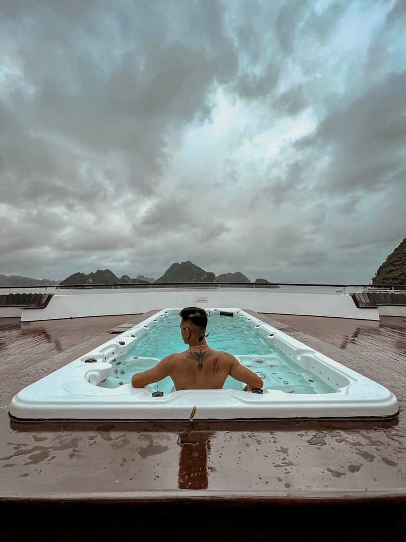 Du thuyền Ambassador cruise 5* 2N1Đ vịnh Hạ Long