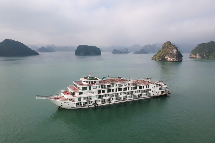 Du thuyền Ambassador cruise 5* 2N1Đ vịnh Hạ Long