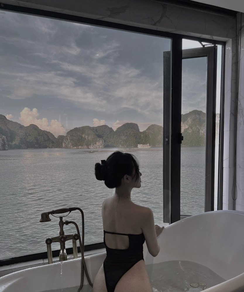 Du thuyền Ambassador cruise 5* 2N1Đ vịnh Hạ Long