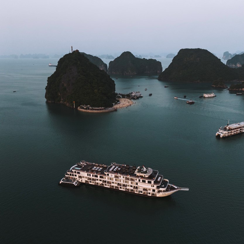 Du thuyền Ambassador cruise 5* 2N1Đ vịnh Hạ Long