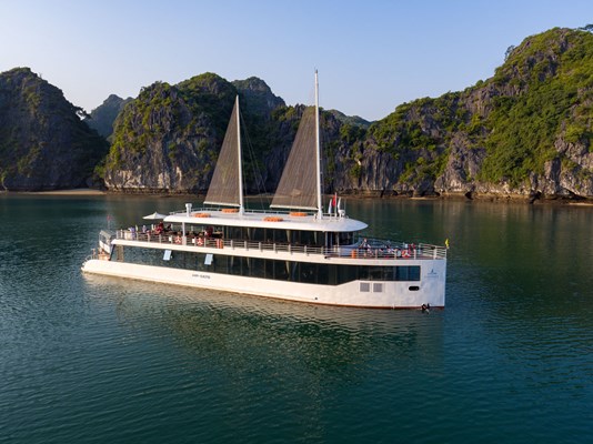 Du thuyền Jade Sails day cruise thăm Vịnh 8 tiếng