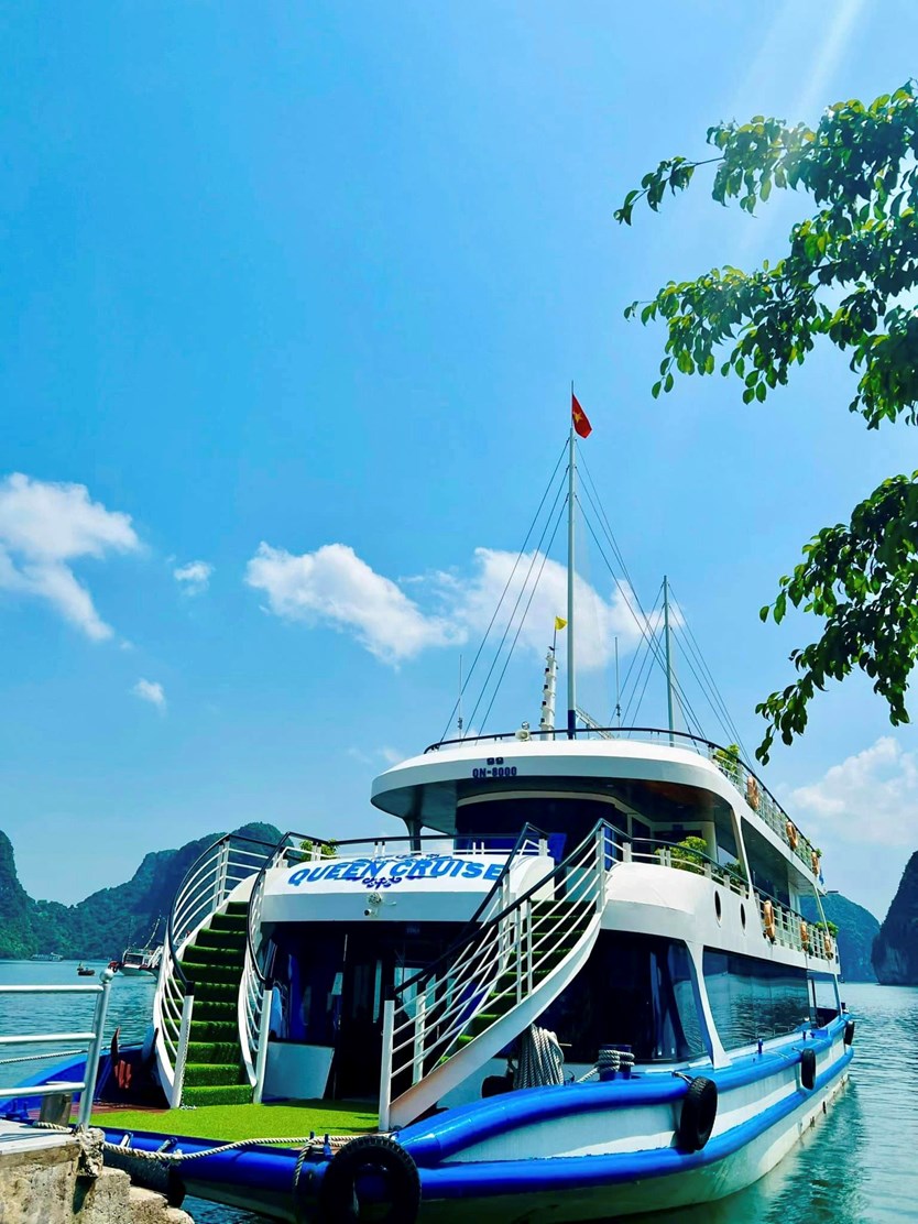 Du thuyền Queen cruise tham quan Hạ Long 1 ngày