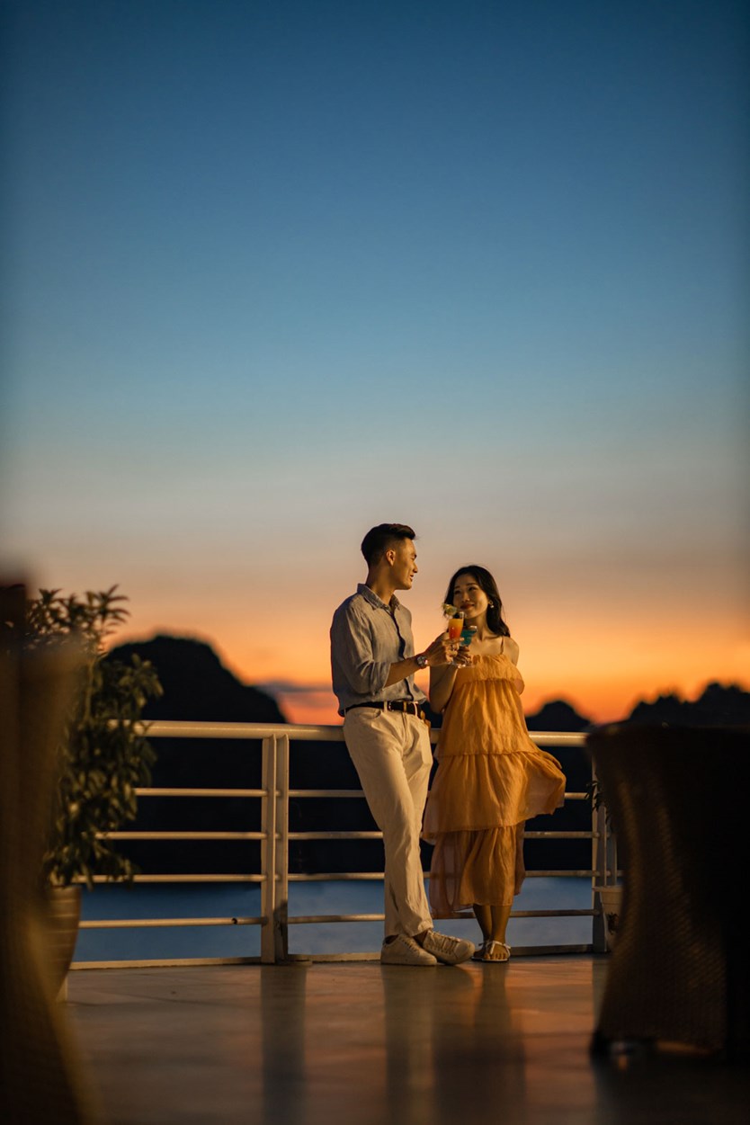 Du thuyền Sea Octopus 5 sao ăn tối trên vịnh