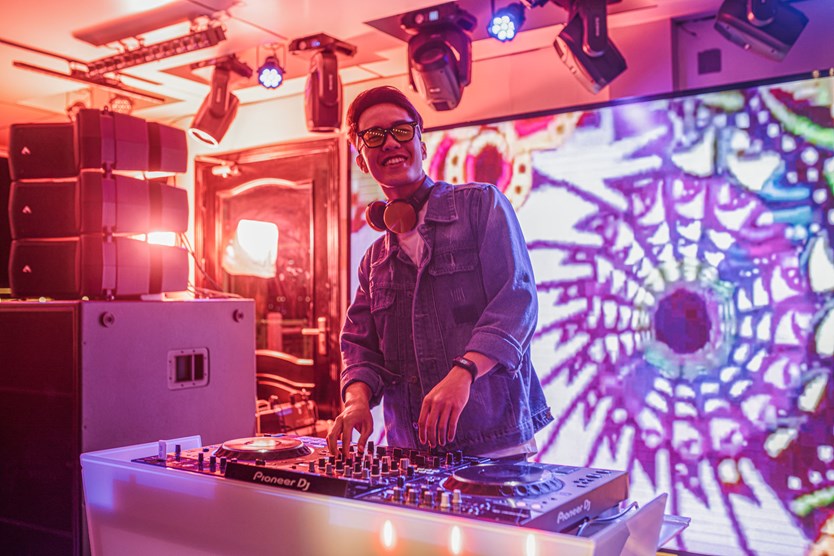 Du thuyền Sea Octopus 5 sao ăn tối trên vịnh