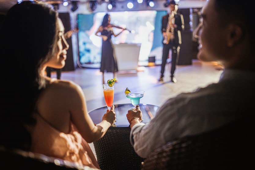 Du thuyền Sea Octopus 5 sao ăn tối trên vịnh