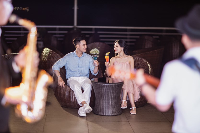 Du thuyền Sea Octopus 5 sao ăn tối trên vịnh