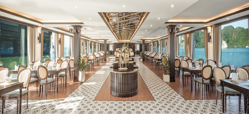 Du thuyền Sea Octopus 5 sao ăn tối trên vịnh