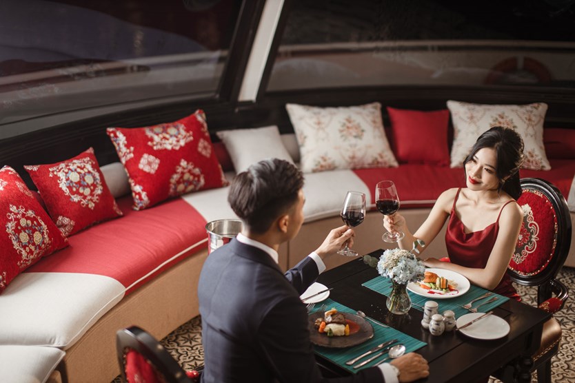 Du thuyền Sea Octopus 5 sao ăn tối trên vịnh