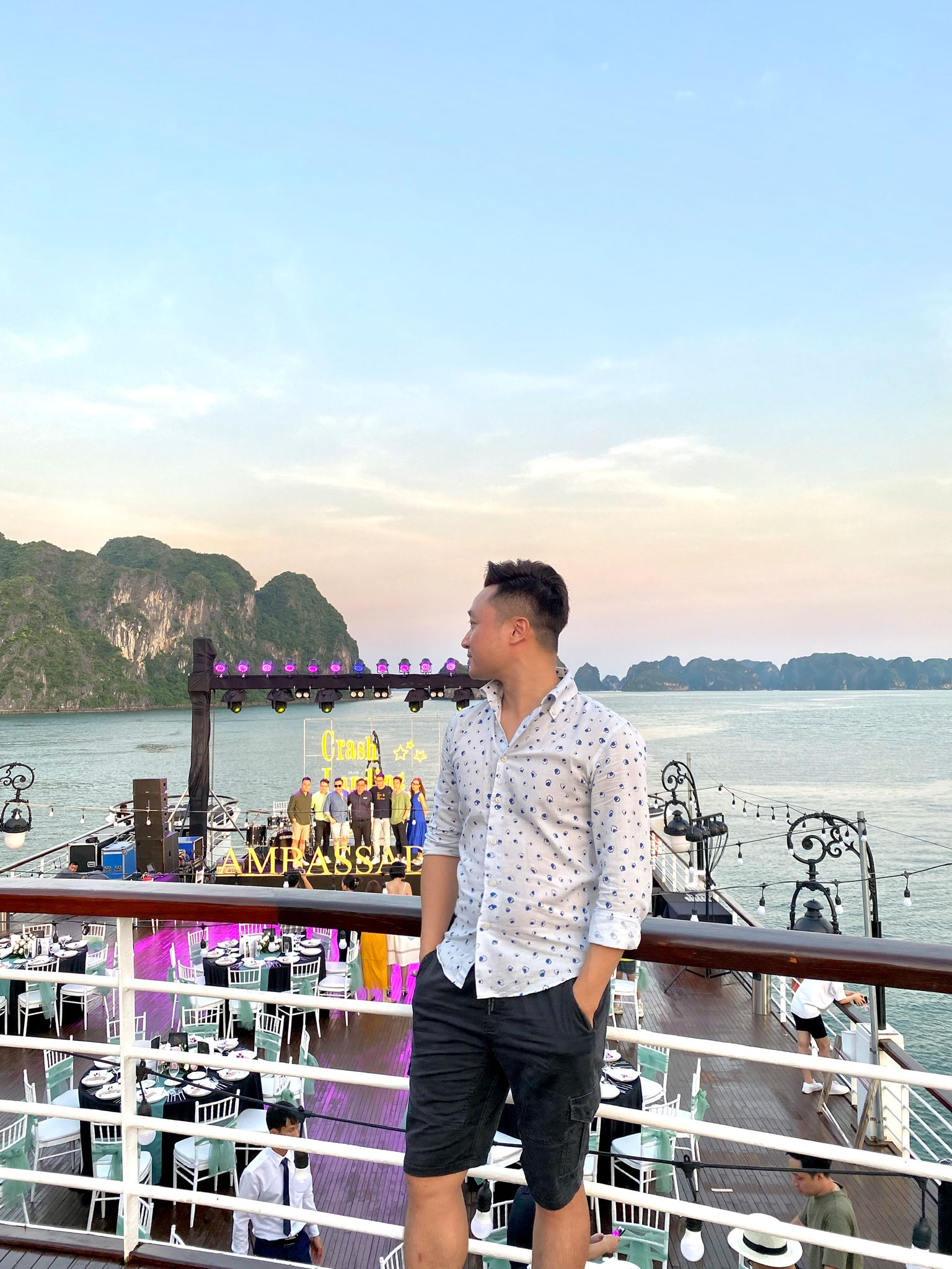 Là du thuyền sở hữu sundeck đôi lớn nhất trên vịnh với diện tích lên tới 600m2, Ambassador cruise là địa điểm thích hợp để tổ chức các event đẳng cấp