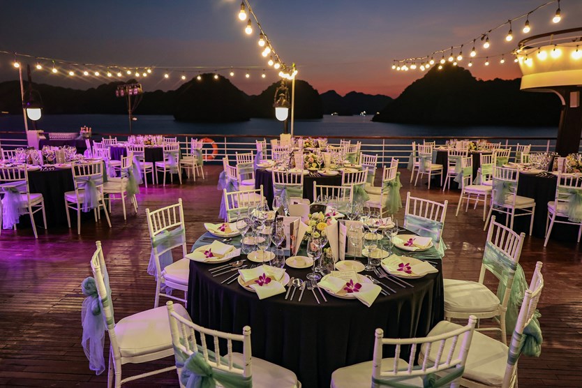 Du thuyền Ambassador cruise 5* 2N1Đ vịnh Hạ Long