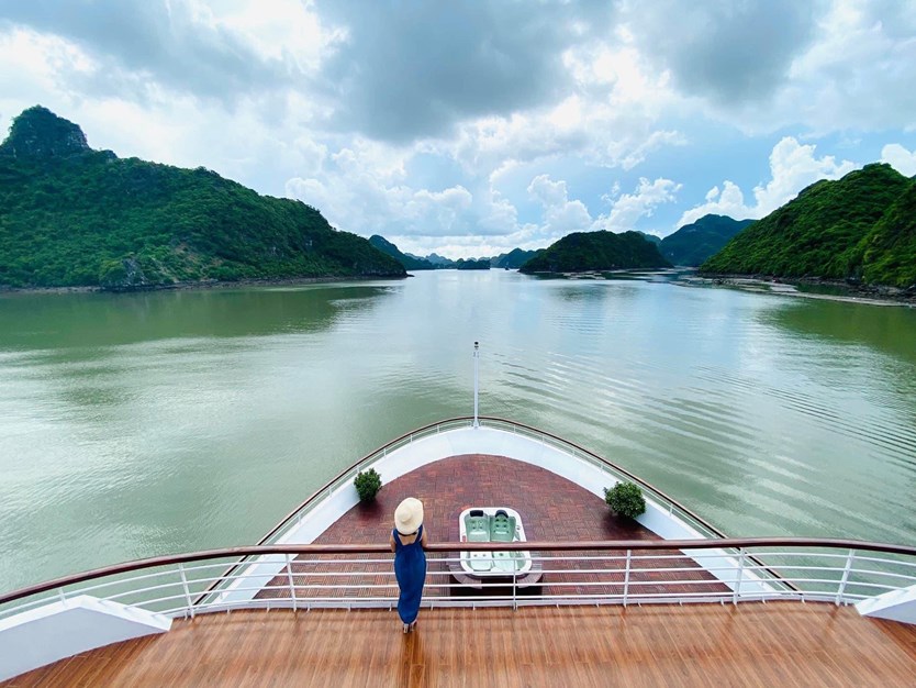 Du thuyền Erina cruise 5 sao vịnh Lan Hạ