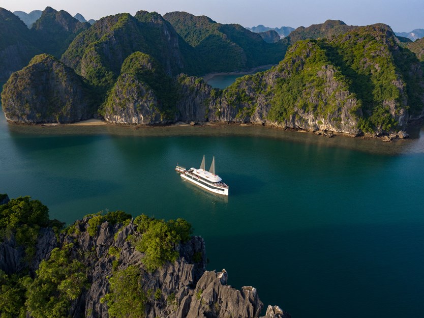 Du thuyền Jade Sails day cruise thăm Vịnh 8 tiếng