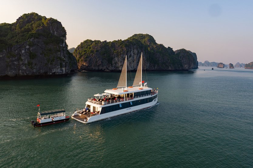 Du thuyền Jade Sails day cruise thăm Vịnh 8 tiếng
