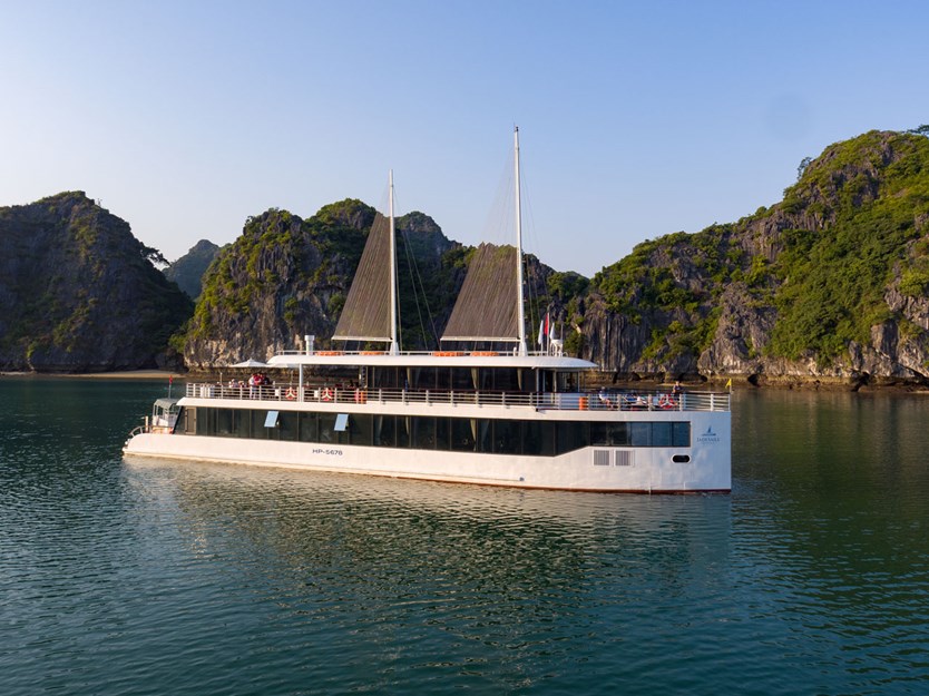 Du thuyền Jade Sails day cruise thăm Vịnh 8 tiếng