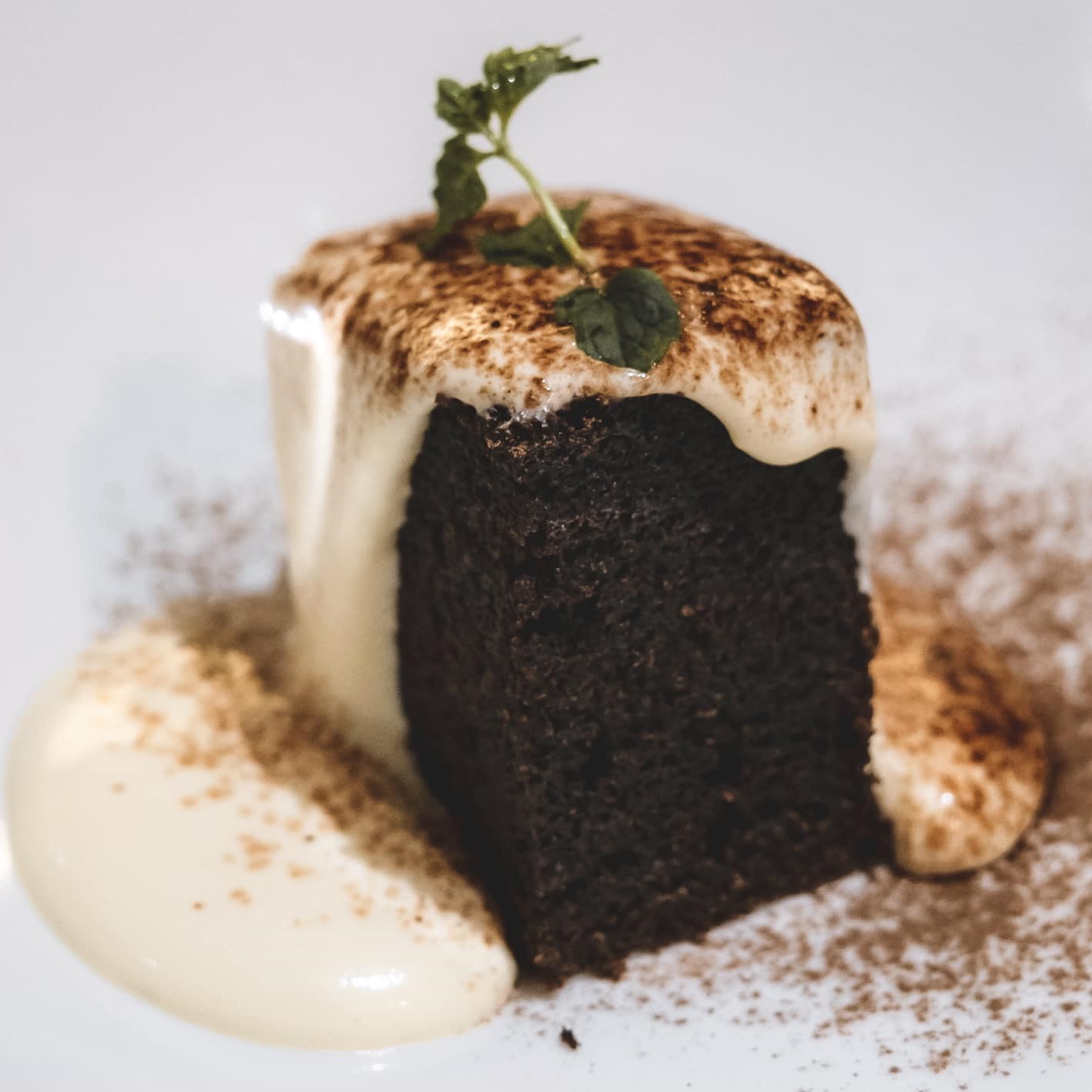 Kem tiramisu tráng miệng trong bữa tối du thuyền 5* Ambassador cruise 2N1Đ