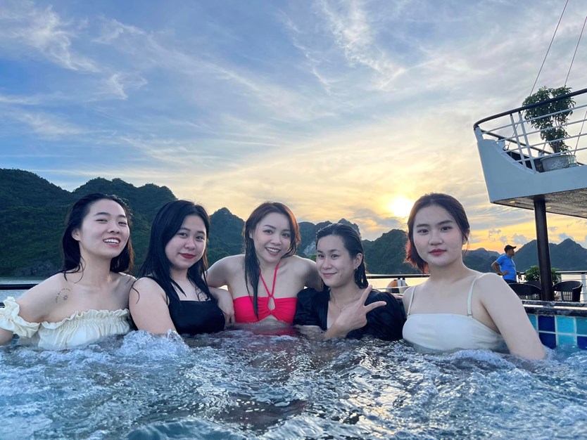 Du thuyền La Casta cruise 5 sao vịnh Lan Hạ