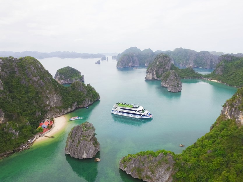 Du thuyền La Casta daily cruise 5* tour 1 ngày