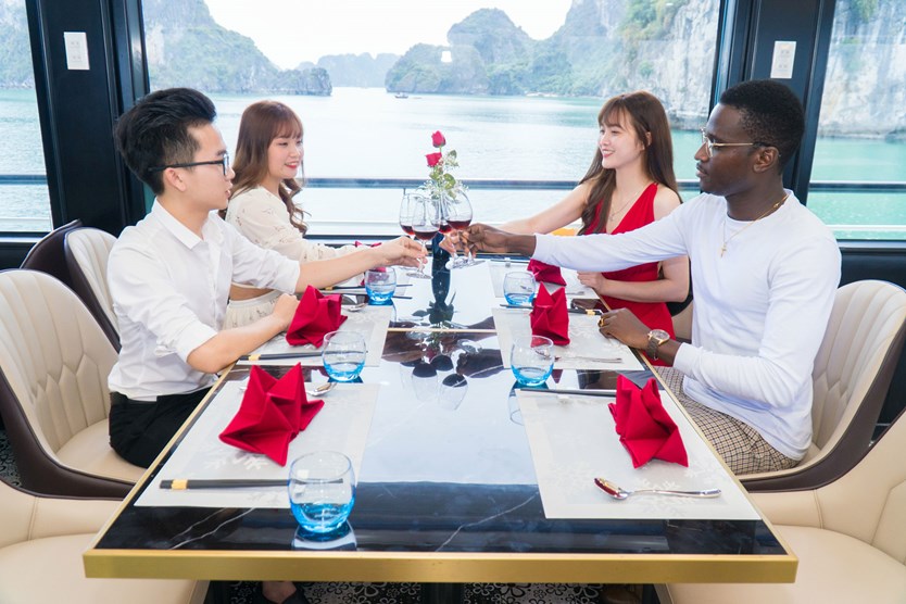 Du thuyền La Casta daily cruise 5* tour 1 ngày
