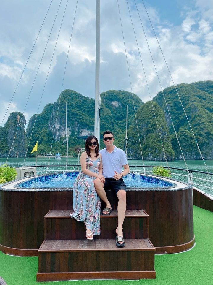 Du thuyền La Casta daily cruise 5* tour 1 ngày