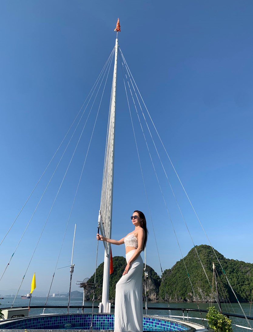 Du thuyền La Casta daily cruise 5* tour 1 ngày