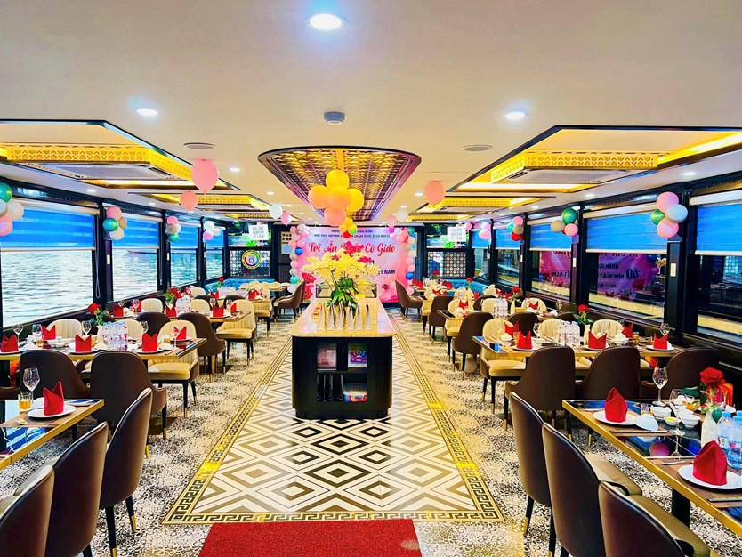Du thuyền Queen cruise tham quan Hạ Long 1 ngày
