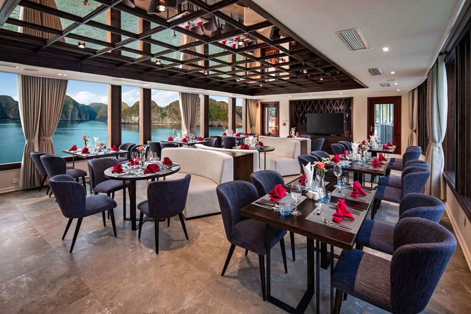 Nhà hàng du thuyền 5 sao Jade Sails day cruise trong ngày Hạ Long Lan Hạ