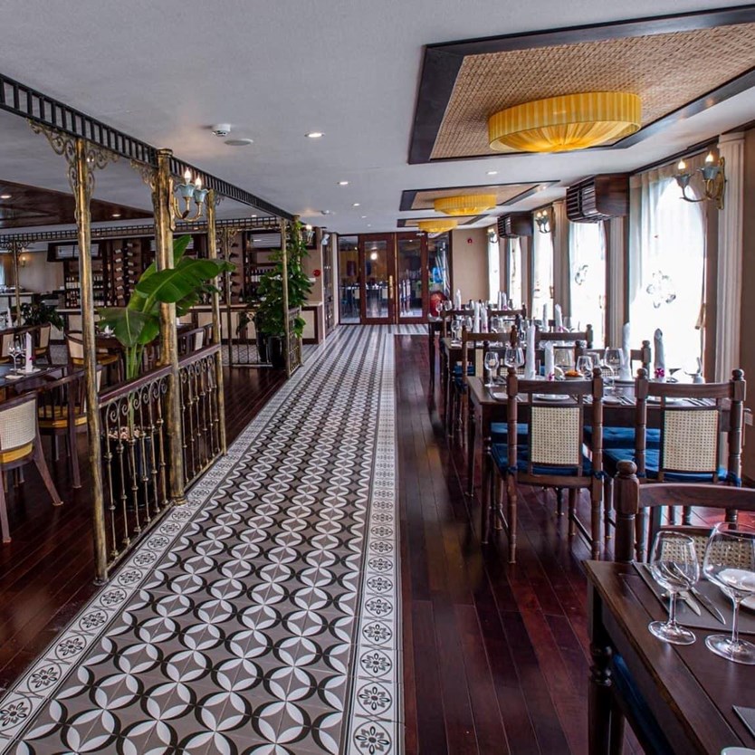 Du thuyền Indochine Cruise 5 sao vịnh Lan Hạ