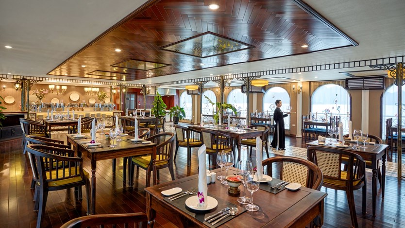 Du thuyền Indochine Cruise 5 sao vịnh Lan Hạ