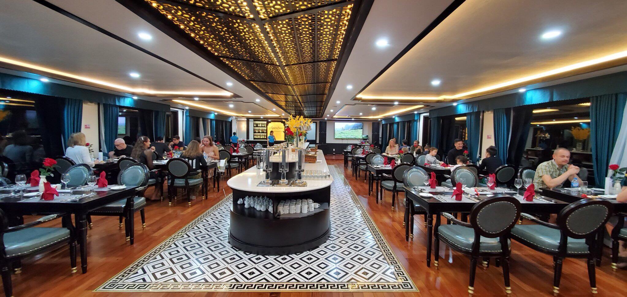 nhà hàng trên du thuyền 5 sao vịnh Lan Hạ