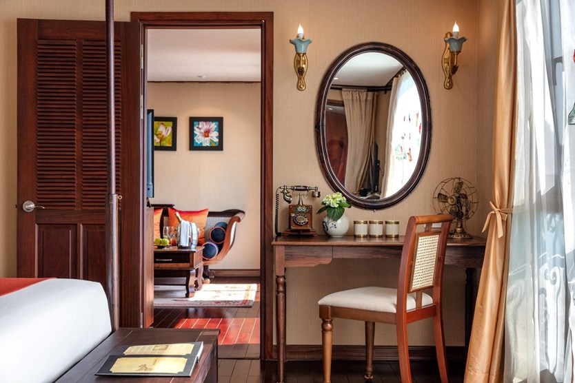 Du thuyền Indochine Cruise 5 sao vịnh Lan Hạ