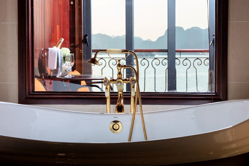 Du thuyền Indochine Cruise 5 sao vịnh Lan Hạ