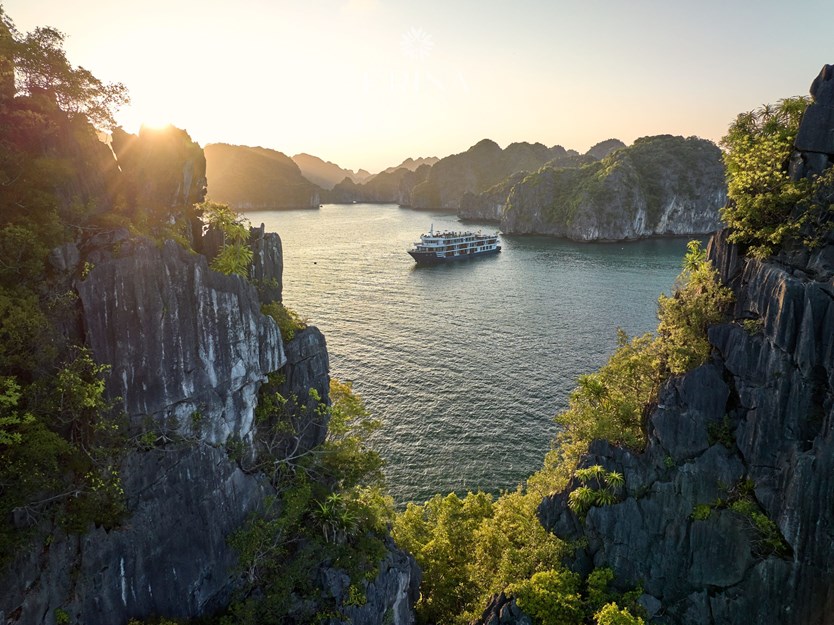 Du thuyền Erina cruise 5 sao vịnh Lan Hạ