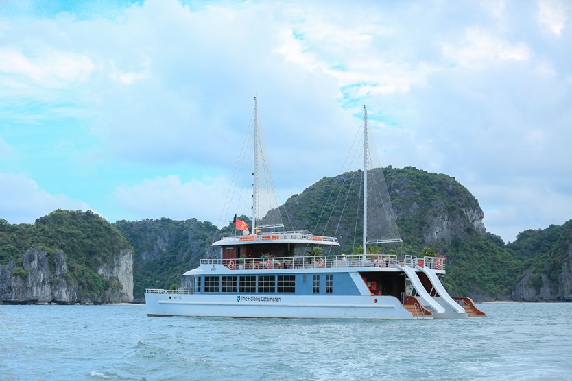 Du thuyền Catamaran Hạ Long – Lan Hạ trong ngày