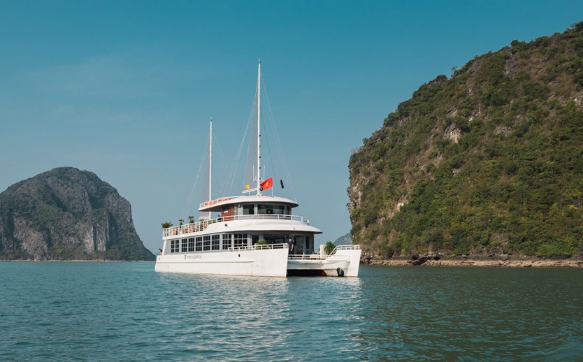 Du thuyền Catamaran Hạ Long – Lan Hạ trong ngày