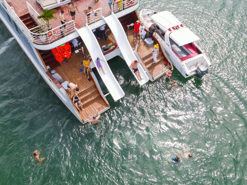Du thuyền Catamaran Hạ Long – Lan Hạ trong ngày